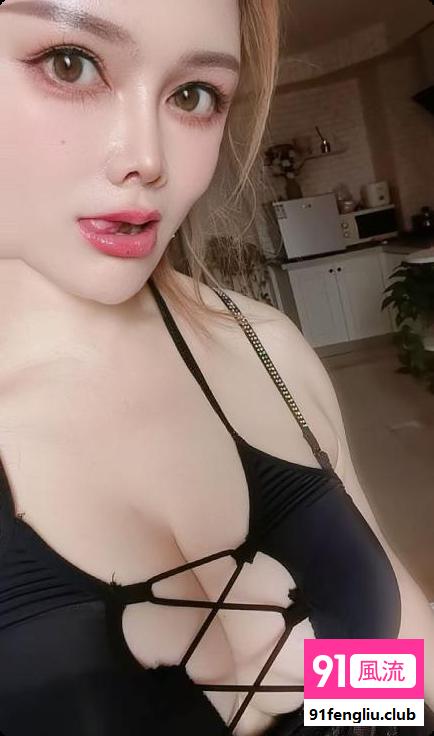 肤白大胸少妇咪朵